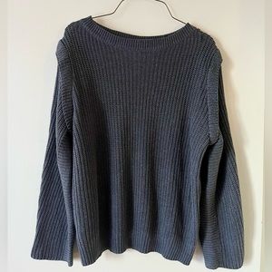 Warm light knitted sweater. Size M.